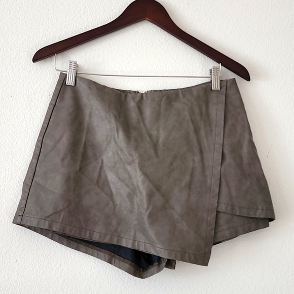 She + Sky Pants - SHE + SKY faux leather Front skirt Back Short Summer